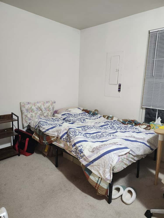 Bed - Fully furnished winter sublet Townhome