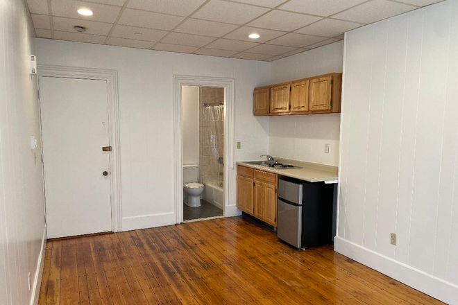 STUDIO - NO BROKER FEE - REMODELED STUDIO APARTMENT AT 272 NEWBURY ST AVAILABLE SEPTEMBER 1, 2026