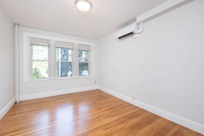 1 - Spacious 1-Bed w/ Hardwood Floors & A/C - NO BROKER FEE + 1 FREE MONTH!