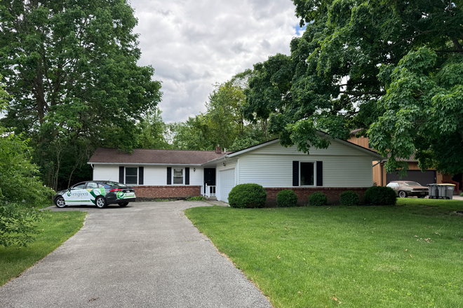 Garage/Driveway - 3 Bedroom/2 Bathroom house with 2 CAR GARAGE