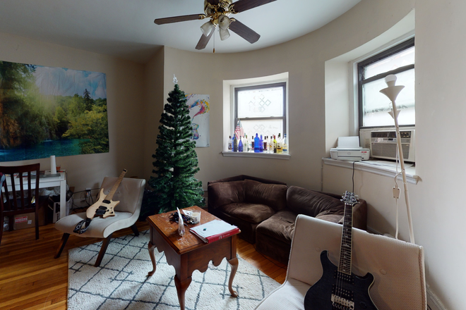 Call NOW for showings! 617-236-8550 - BOYLSTON ST - TRUE 2BR W/ LRG LIVNG RM, H&HW INC, LNDRY IN BLDNG, RNTL PRKNG, DW AVAIL *9/1/2026* Condo