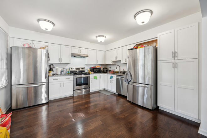 Kitchen - 5012 Quebec St House