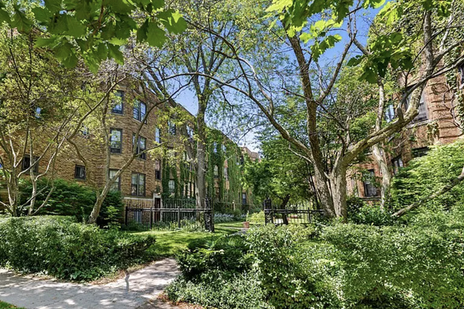 Outside street view - FALL QUARTER SUBLET: Private Bedroom in Spacious 2B1B