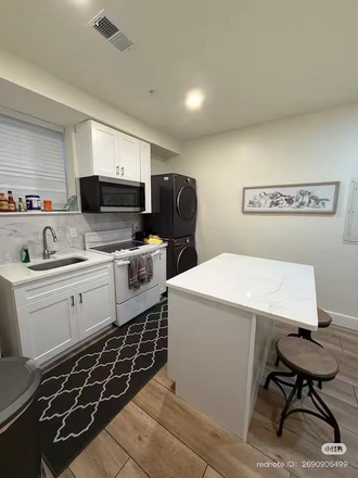 Kitchen - 1 Bedroom of 2B2B is available in University City Apartments