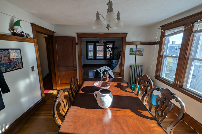 Dining area - 1 bedroom in a 3 bed 2 bath apartment
