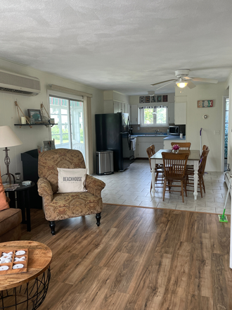 Dining and Kitchen - Great Beach house for 3 students - Academic Yr 2026-27 close to campus - $900/room