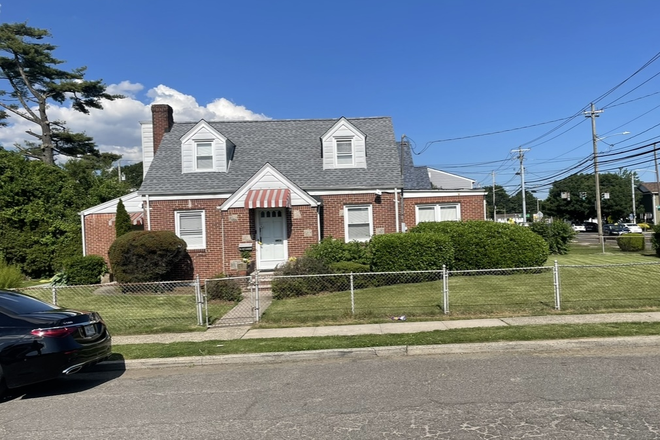 Walk to school - 6 bedroom house 2 minute walk to school