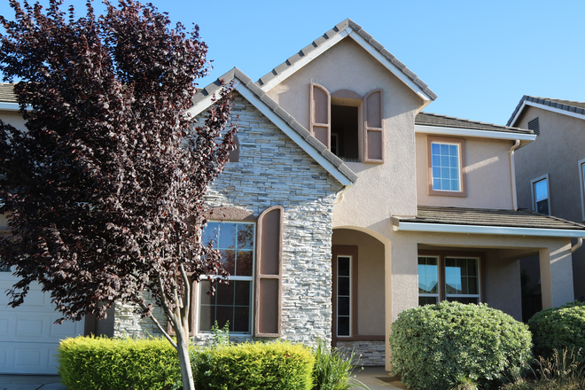house - 6 bedroom house 3.5 Baths 1 minute walk to Cat Tracks in Bellevue Ranch