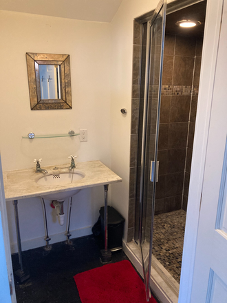 En-suite bathroom - Furnished room w/private bathroom for female-Greenview Ave-Princeton Apartments
