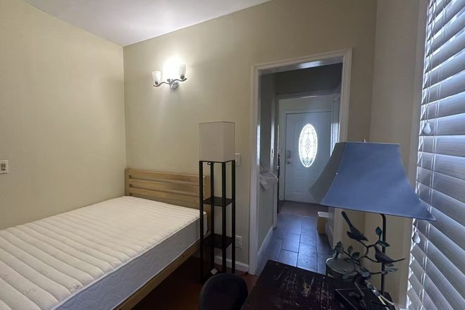 Room + Private Entrance - Furnished Bedroom + Private Bathroom & Private Entrance + Walk to Downtown & Bus Stop House