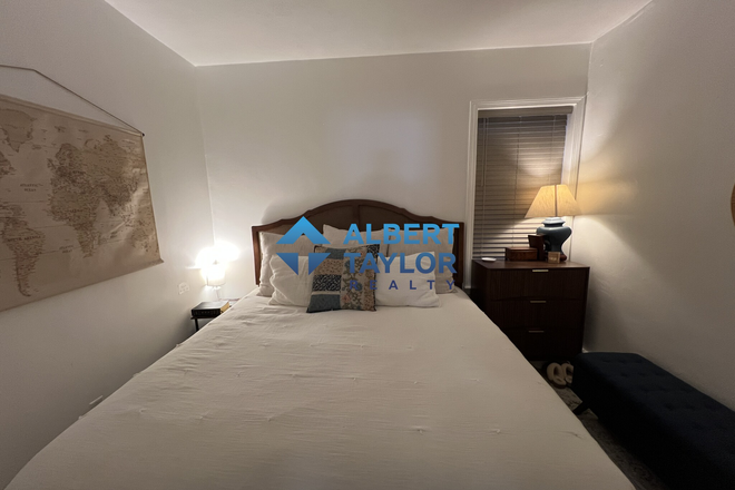 Bedroom - PRIVATE 1 Bedroom - Perfect for Quiet Studying!
