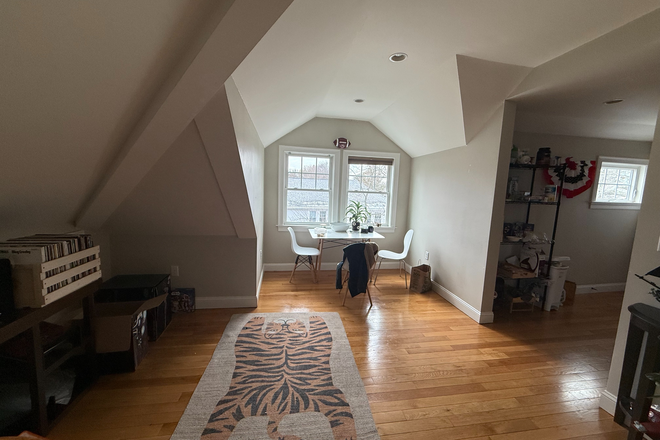 living - BEAUTIFUL, SPACIOUS 2 BED/2 BATH IN PRIME CHESTNUT HILL LOCATION!! 9/1/26! Apartments