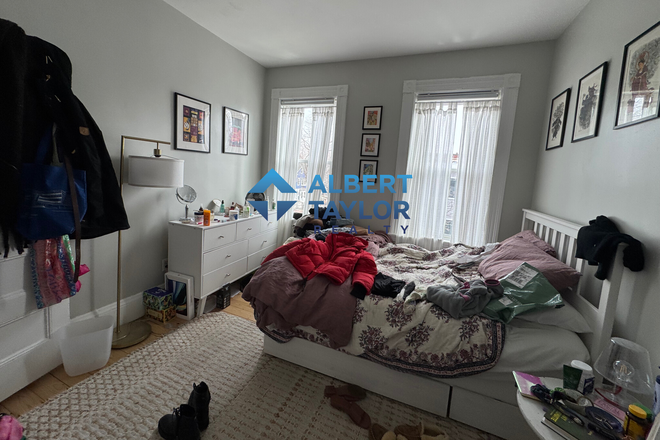 Bedroom #1 - Large 3 Bed Split in Cambridge!!