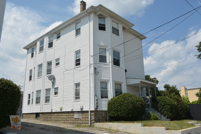 Exterior - 3-Bed Flat on N Main St – Hardwood Floors, Off-Street Parking