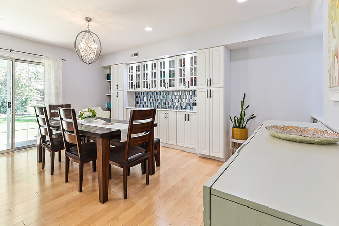 Upgraded dining rm with a dry bar next to the kitchen - 3BR thome-Heath Ct-Princeton