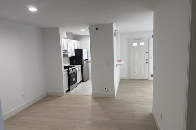 Dining Room/Entry Door - 2 Bedroom Apartment on Golf Course, close to campus