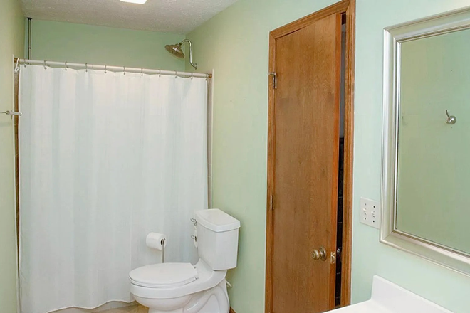 bathroom - House in University Village