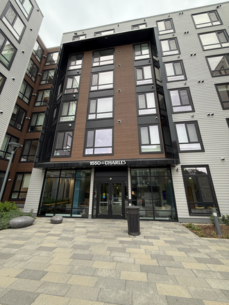 1 - Amazing Luxury Apt: LOTS OF AMENITIES! PET FRIENDLY! Grad students OK! Laundry in unit!