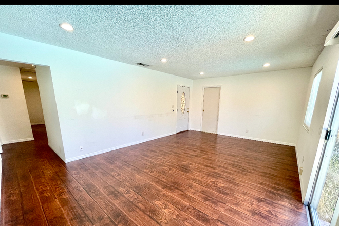 Living room (we have a TV and couch and coffee table) - Room for rent very close to campus House