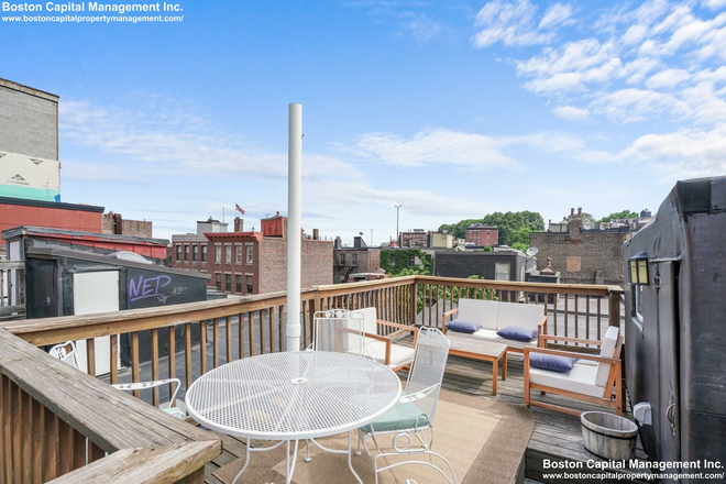 Shared Roof Deck - HUGE 2 Bed in North End with LAUNDRY & AC!!