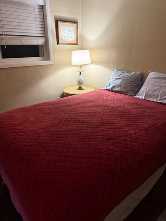 1 Queen bed - 233 Tyler Brooks Drive Williamsburg, VA 23185  (10 minutes from Campus)