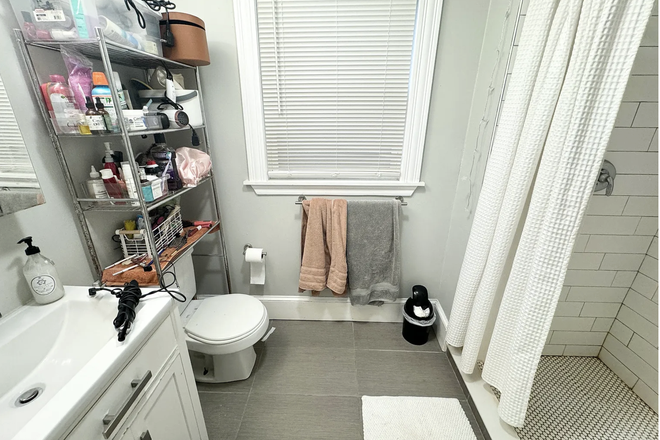 Bathroom - CSRE MANAGEMENT