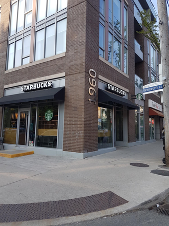 STARBUCKS 2 min walk end of street - BEACH ROOM FOR RENT WALKABLE TO EVERYTHING YOU NEED