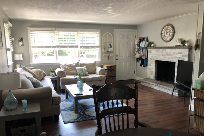family room - 40 Camden Rd. Narragansett/Bonnet Shores, RI 02882 House