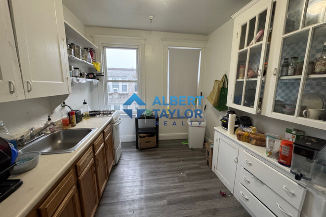 Kitchen - Cheap 2 Bedroom on Comm Ave!! Professionally Managed!!