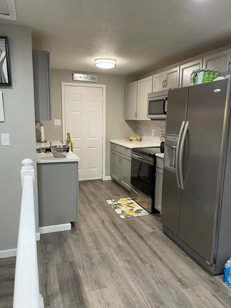Main Kitchen - House Next to Anschutz Campus