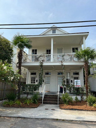 Outside street view - 1 bedroom / 1 bathroom walking distance to campus and minutes from Audubon park