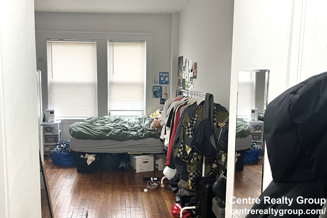 - - Close to Campus!! Spacious Studio w/ Heat & Hot Water Incld, Laundry in Building Apartments