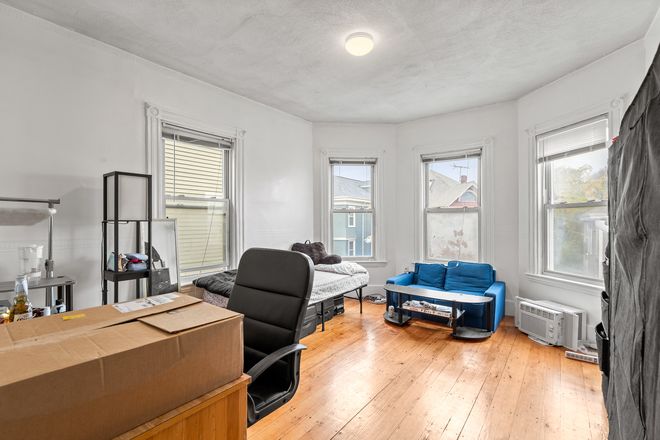 Bedroom - Spacious 4 bed 1 Bath located centrally in the heart of Mission Hill Condo