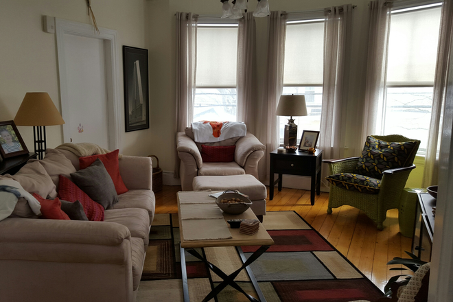 Living Room - Beautiful spacious, bright & sunny 2 BR on Prospect St., College Hill, East Side, Providence. Apartments