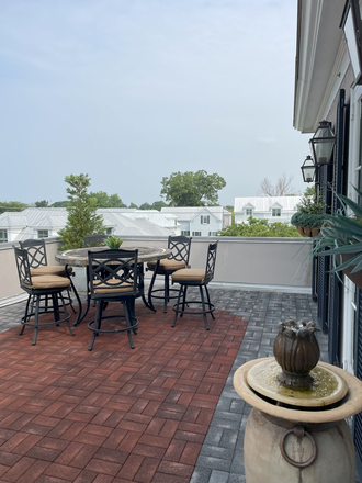 High Top Terrace table - Penthouse close to Campus