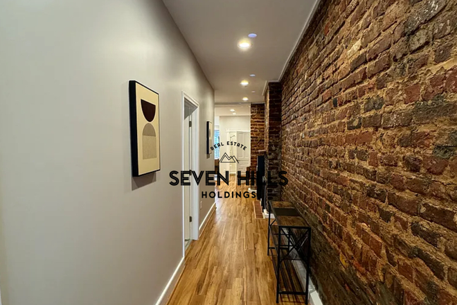 Hallway - 4 bed 2 Bath Property within Walking Distance to VCU! Townhome