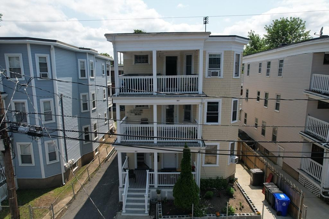 Exterior - Perfect for NEU Grad students and young professionals