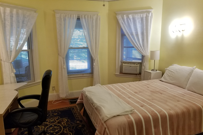 beautiful bedroom - December 15th - Davis /Tufts Beautiful Furnished RM Incl All Util for Female Roommate Apartments