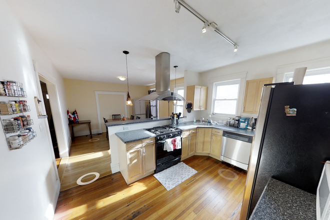 . - Spacious 6 Bed / 2 Bath w/ Roof Deck!! Avail. 9/1/25!! Apartments