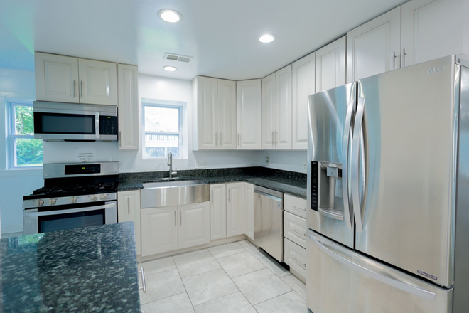 Modern kitchen - Bedroom with Private Bath Next to Metro House