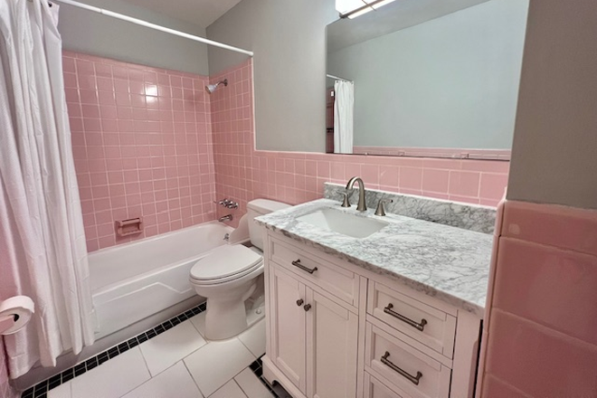 Bathroom - ☀️ $1,550 — 2-Level 2BR/1.5BA Townhouse Condo near University Place, Available Aug 3,2026