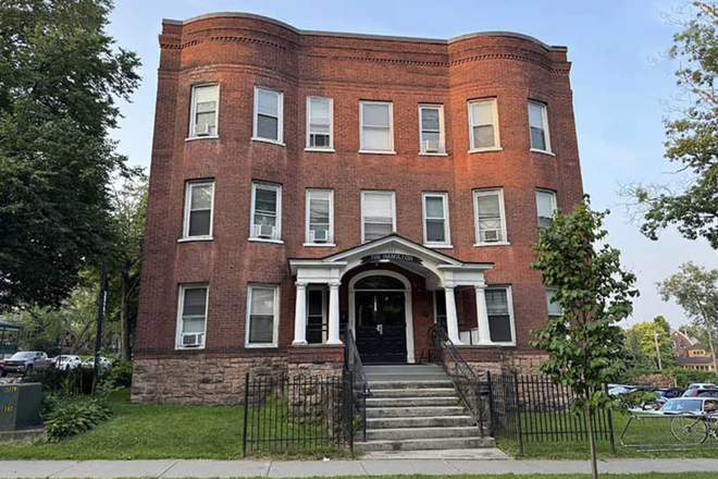 front of building, see link for interior pictures! - 2 bedroom apartment at 323 Pearl st, (unit 2)
