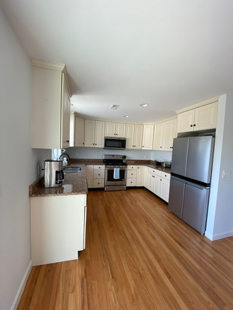 Kitchen - Beautiful 3 Bedroom Water access House