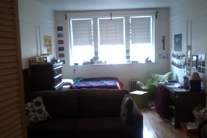 hubrealtyproperties.com - Handy two bedroom with renovated kitchen and bathroom, close to campus Apartments