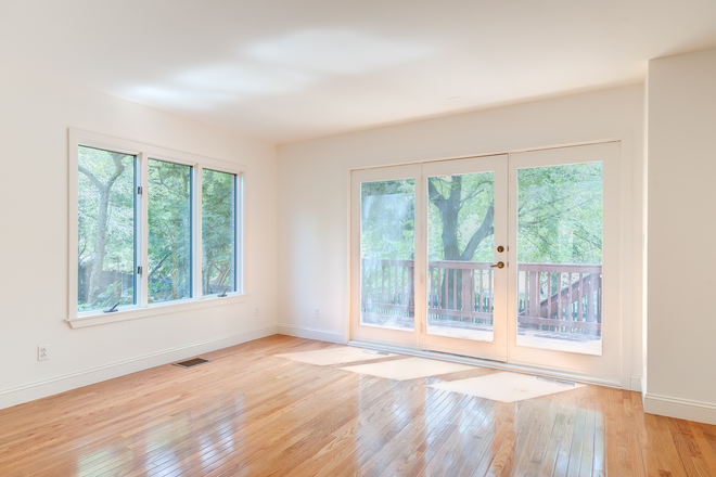 Living room - Arsenal Park Townhome - close to everything!