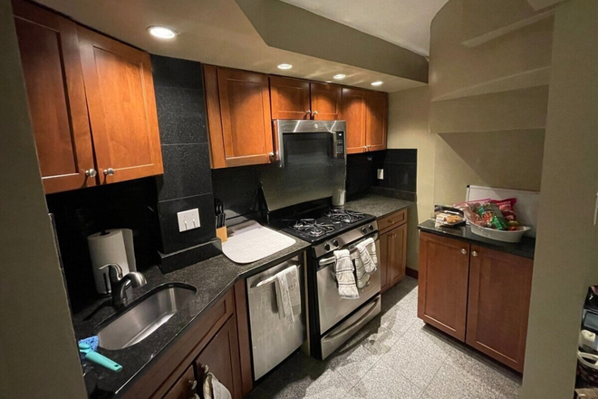 Kitchen - Beautiful 2 Bed In Back Bay No Brokers Fee Apartments