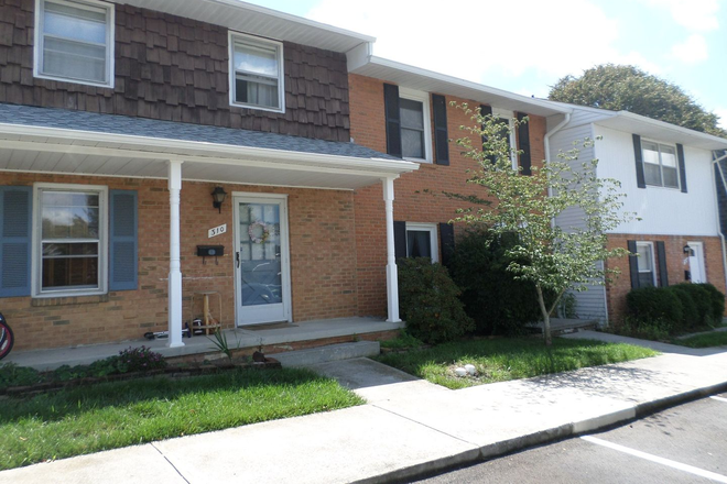 Photo - 3 Bedroom 1 full and 2 Half Bath Townhouse