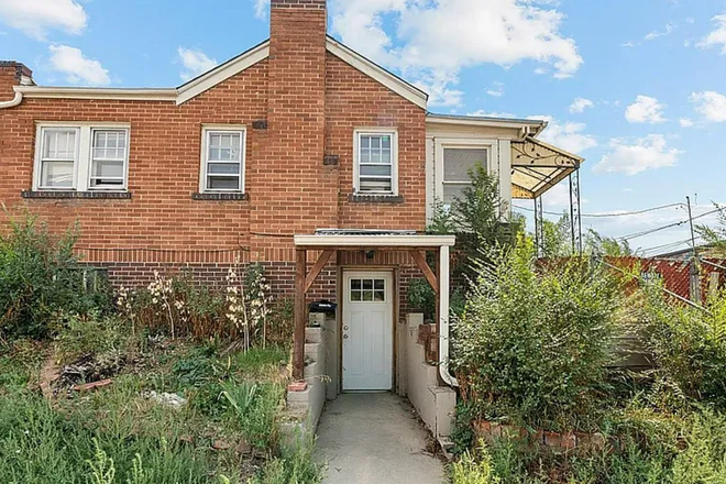 Front - Walk to Campus: Studio apartment, fully furnished