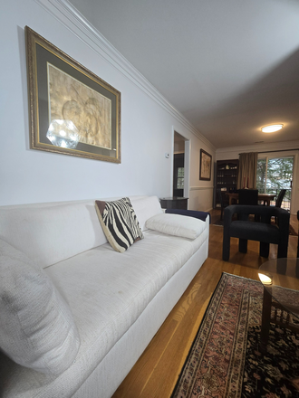 Living Room - Quiet 2 bed / 1 ba Apt Close to UVA Barracks Rd