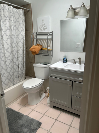 Guest bathroom - Responsible Tenant Wanted in Quiet 3bd/2ba Home